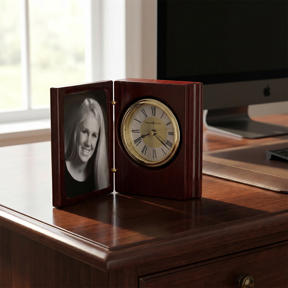 Horloge de table en forme de livre portrait