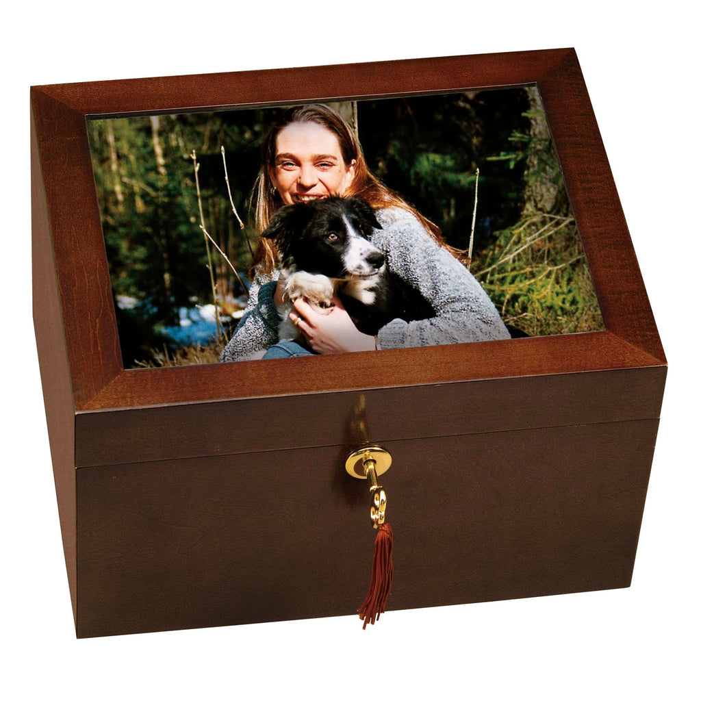 Fidelis III Portrait Urn Chest