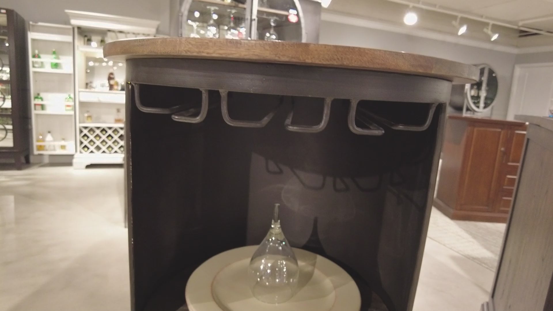 Armoire à vin et bar d'une demi-pinte