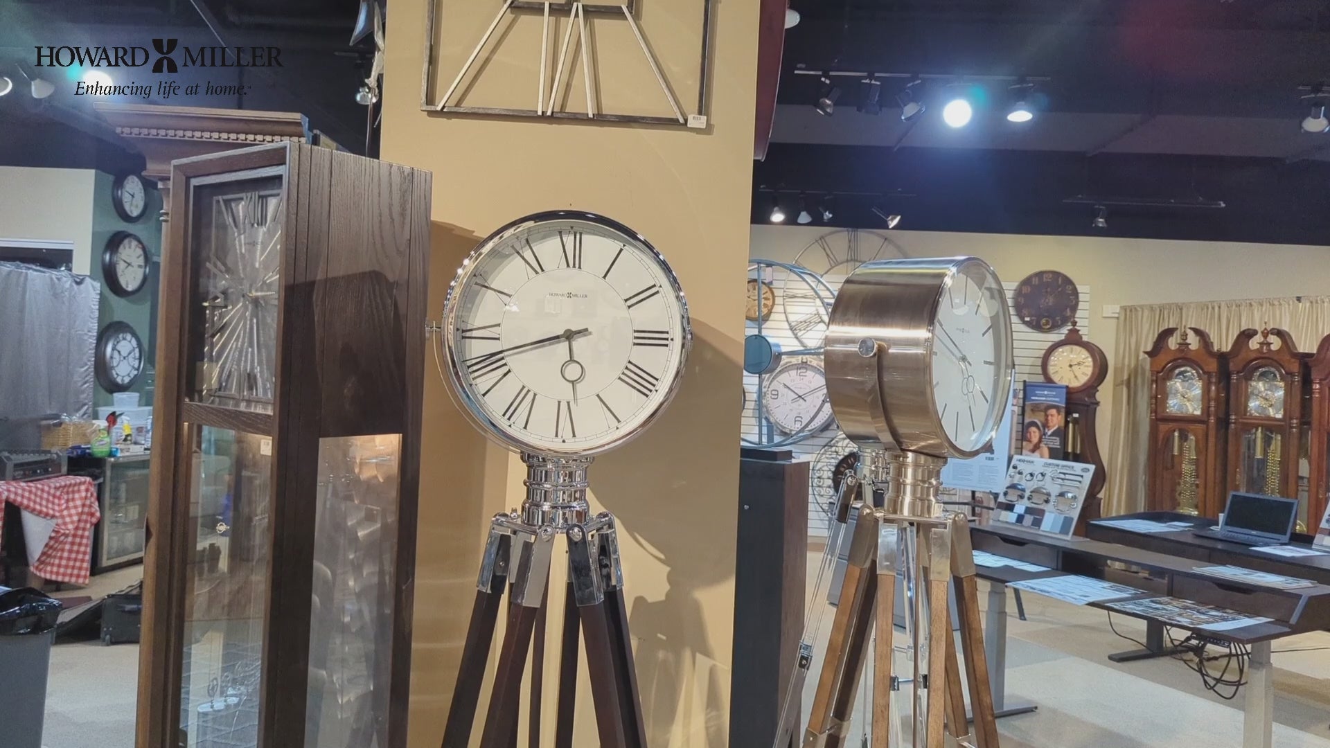 Horloge grand-père trépied Chaplin I