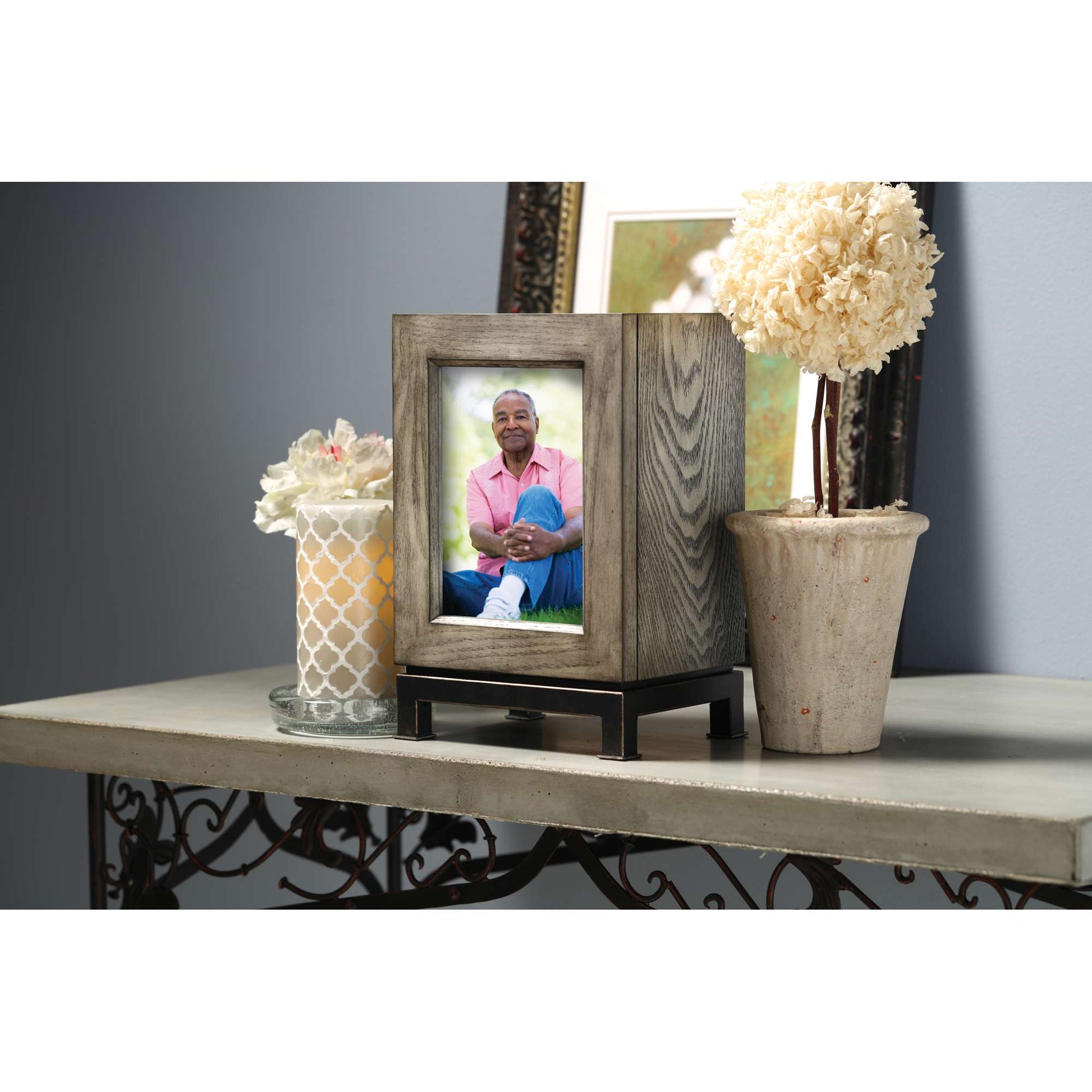 Metro Portrait Urn